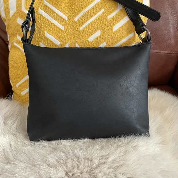 Universal Thread Vegan Crossbody Bag - Picture 3 of 10